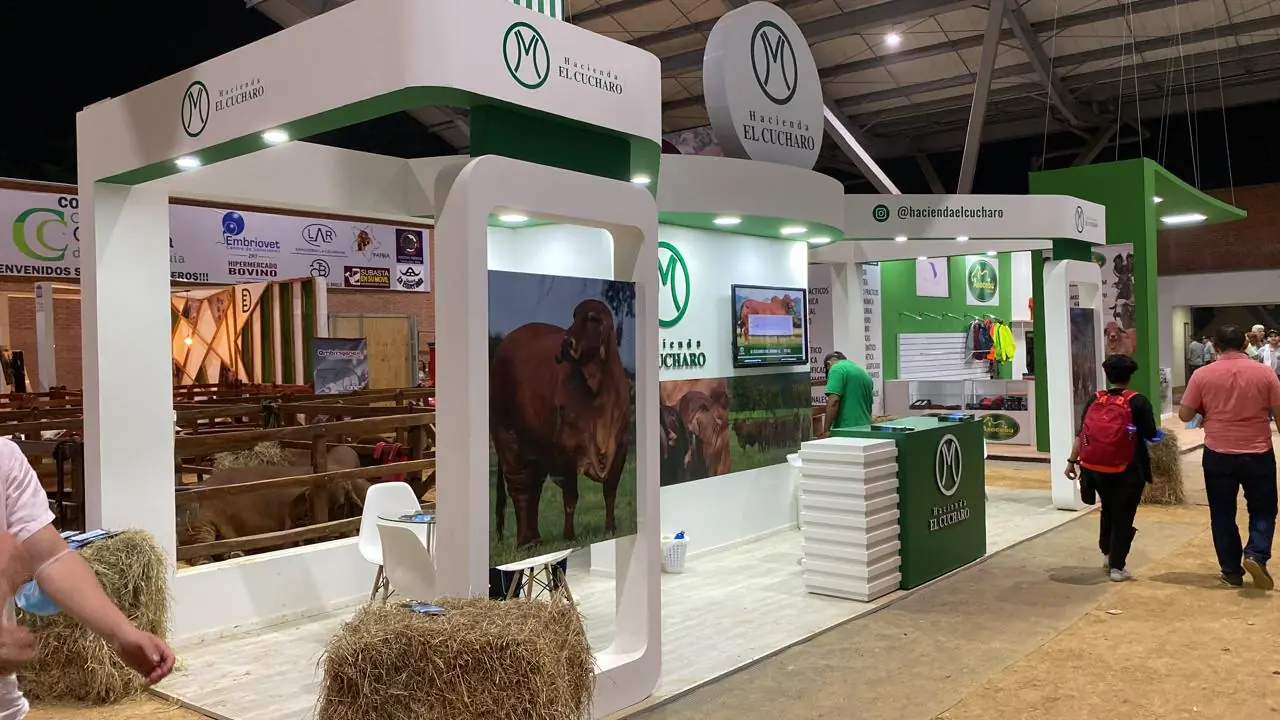 Stand de genética bovina en feria